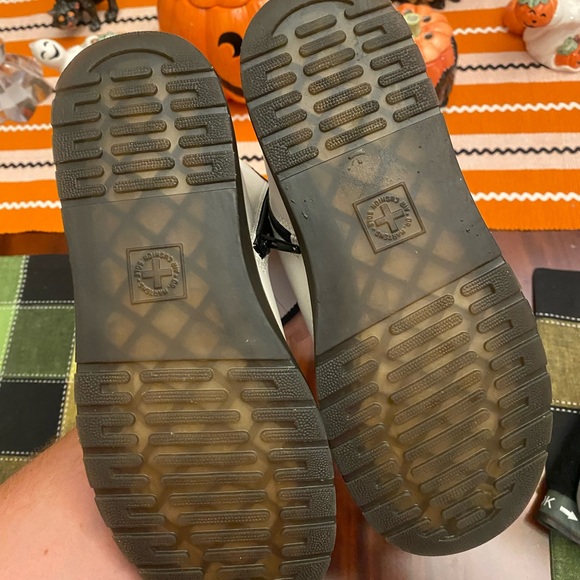 Dr. Martins size 4 boots - Picture 6 of 6